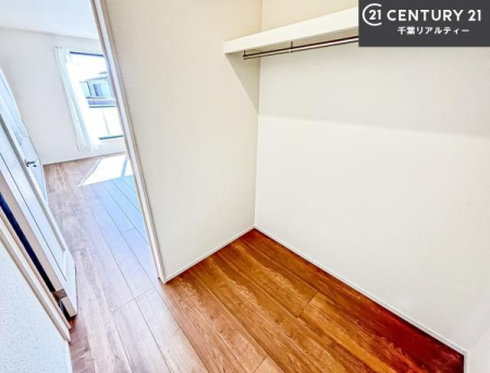 ���[ �E�H�[�N�C���N���[�[�b�g�t���ł��B��������̂��m���Ȃǂ����[���Ă��������ł��ˁI���ɂ���@�������ȂǋG�ߕ��̑傫�ȉƓd�����[�ł��܂��B