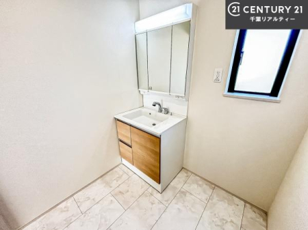 ���ʑ�E���ʏ� �����̂������ʏ��́A���ƕ�������₷���A���ł����K�ɂ��g�����������܂��B�O�ʋ��Ŏg�����肪�ǂ��A�������[�������Ă���܂��̂ŁA���p�i��X�L���P�A�p�i���������萮���ł��܂��B