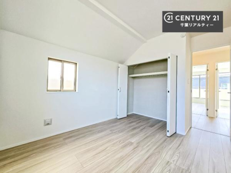 �q������ ���[�X�y�[�X�����Ă��܂��I�������X�b�L�����ڂ��鎖���ł��܂��ˁB
�Ƌ��I�΂Ȃ��V���v���ȃf�U�C���ׁ̈A�Ƌ��I�΂����C�ɓ���̋�ԍ�肪�ł������ł��ˁB