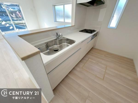 �L�b�`�� ��Ƃ肠�钲���X�y�[�X�ō�Ƃ����₷�����K�ȃL�b�`���ł��I
���q�l�ƈꏏ�ɂ��َq������y���߂�L�X�X�y�[�X�ł��B�y�����������ԂɂȂ肻���ł��ˁI