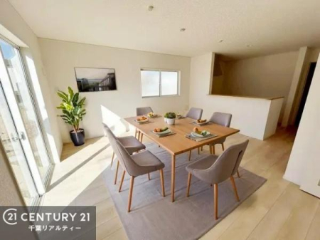 ���r���O �Ƌ��CG�p�[�X�ł��B�J�����̂���L�XLDK�I�\�t�@�[��_�C�j���O�e�[�u����u���Ă������ɂȂ�Ȃ��̂ŉ��K�ɉ߂����܂��I�R�~���j�P�[�V���������₷�����r���O�ł��I