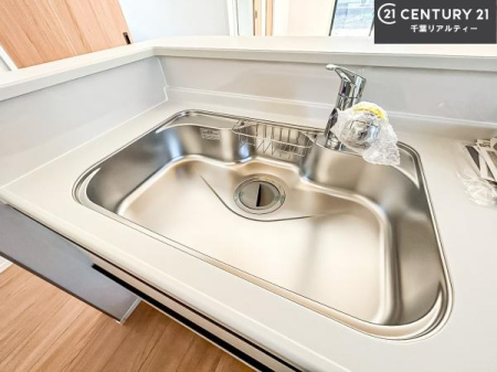 �L�b�`�� ���C�h�ȃV���N�ł��ˁI�������˂ɂ������������₷���Ǝ����y�X�d�l�̃V�X�e���L�b�`���ł��I
�f�U�C�����Ƌ@�\�������˂��L�b�`���Ő�����������܂��ˁI