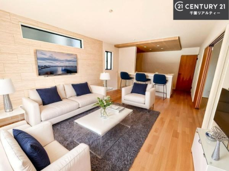 ���r���O �Ƌ��CG�p�[�X�ł��B�J�����̂���L�XLDK�I�\�t�@�[��_�C�j���O�e�[�u����u���Ă������ɂȂ�Ȃ��̂ŉ��K�ɉ߂����܂��I�R�~���j�P�[�V���������₷�����r���O�ł��I