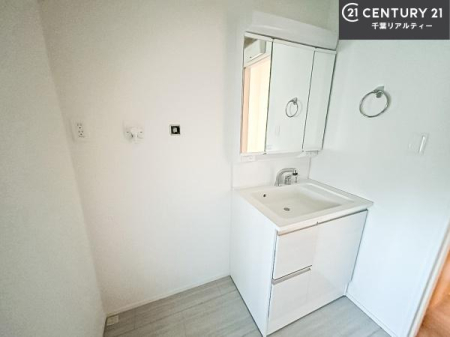 ���ʑ�E���ʏ� �O�ʋ��d�l�̐��ʏ��́A�g�����Ȃ݂����₷������I���͎��[�ɂȂ��Ă��܂��B�h���C���[�₨���ϓ����Еt������̂Ő��ʑ������X�b�L���ƌ����邱�Ƃ��o���܂��I