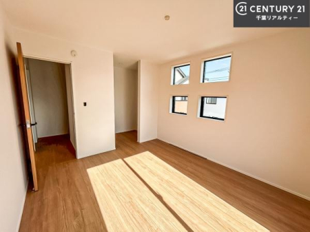 �Q�� �D���������������ޗm���́A���̖ڊo�߂��C�������ǂ������ł��ˁB���������Ԃ��������Ɖ߂������Ƃ��ł��܂��B�D�����F�����̃t���[�����O���ǂ�ȉƋ�ɂ��}�b�`���܂��I