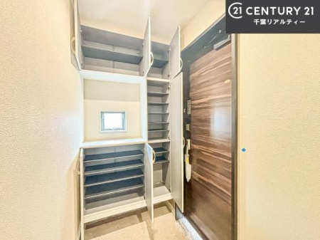 ���� �V���[�Y�{�b�N�X�t���Ȃ̂ŁA���ւ��Еt�����|�������₷���ł��I
�X�b�L���������ւŌ˂��J�����u�ԁA�������̂���S�n������Ԃ��o�}���Ă���܂��B