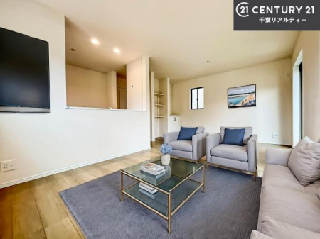 ���r���O �Ƌ��CG�p�[�X�ł��B�J�����̂���L�XLDK�I�\�t�@�[��_�C�j���O�e�[�u����u���Ă������ɂȂ�Ȃ��̂ŉ��K�ɉ߂����܂��I�R�~���j�P�[�V���������₷�����r���O�ł��I