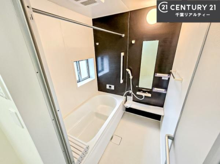 ���� �L�X�o�X�ň���̔������t���b�V���B�����L�΂���̂ŁA�����ɂ��������ƐZ����܂��ˁI�����̃o�X�^�C�����y���݂ɂȂ�܂��B