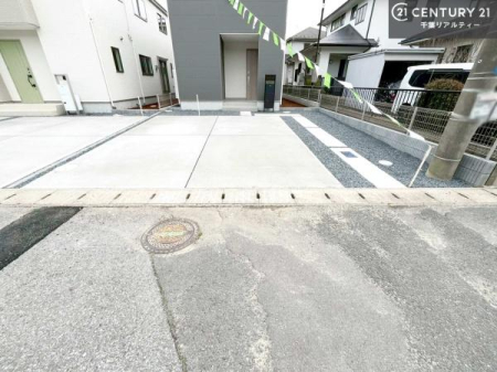 ���ԏ� ���ԃX�y�[�X��2�䕪����܂��I�Z�J���h�J�[�͂������A�o�C�N�⎩�]�ԂȂǂ��u���ꏊ�ɍ���܂���B