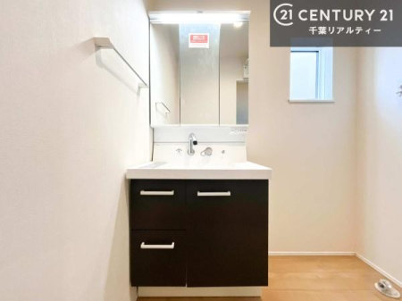 ���ʑ�E���ʏ� �O�ʋ��d�l�̐��ʏ��́A�g�����Ȃ݂����₷������I���͎��[�ɂȂ��Ă��܂��B�h���C���[�₨���ϓ����Еt������̂Ő��ʑ������X�b�L���ƌ����邱�Ƃ��o���܂��I