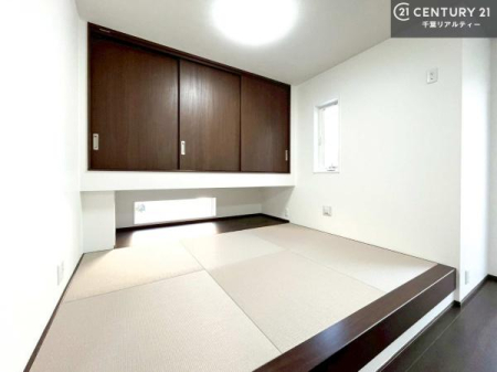 ���̑����� ���r���O�Ɨאڂ��Ă����X�y�[�X�ł���q�ԂƂ��Ă͂������A�Ǝ��̋x�e�X�y�[�X�Ƃ��Ďg�p����̂������ł��ˁ���̍��肪�����b�N�X���ʂ������炵�A�C�����悭���炰���Ԃł��I