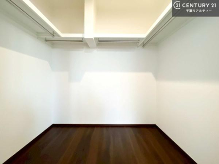 ���[ �E�H�[�N�C���N���[�[�b�g�t���ł��B��������̂��m���Ȃǂ����[���Ă��������ł��ˁI���ɂ���@�������ȂǋG�ߕ��̑傫�ȉƓd�����[�ł��܂��I