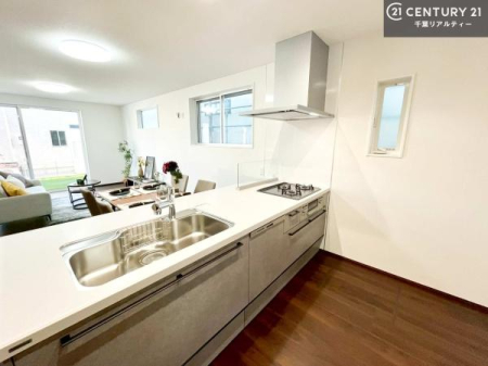 �L�b�`�� ��l�C�̑Ζʎ��V�X�e���L�b�`�����̗p���Ă��܂��I���Ƒ��̃R�~���j�P�[�V���������R�Ƒ�����݌v�ł��B
���q�l�ɂ��ڂ��͂��̂Ŋ������ł��ˁI�L�X�g���ĉ��K�ō�Ƃ��i�݂܂��B