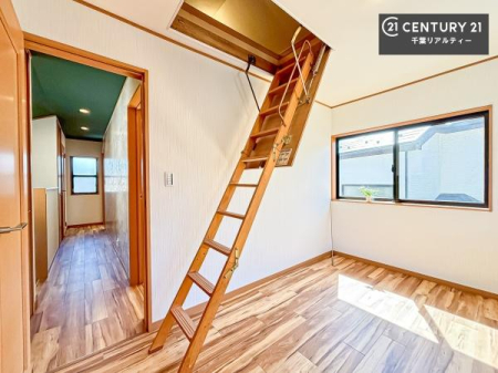 �m�� �V���v���Ƀf�U�C������Ă��邽�߁A�Ƌ��I�т܂���I
���C�ɓ���̉Ƌ��u���Ă��낰���Ԃ���邱�Ƃ��ł��܂��B