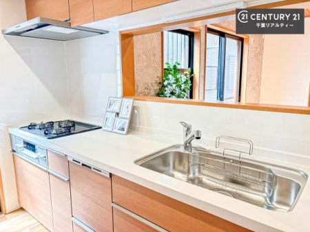 �L�b�`�� ���C�h�ȃV���N�ł��ˁI�������˂ɂ������������₷���Ǝ����y�X�d�l�̃V�X�e���L�b�`���ł��I
�f�U�C�����Ƌ@�\�������˂��L�b�`���Ő�����������܂��ˁI