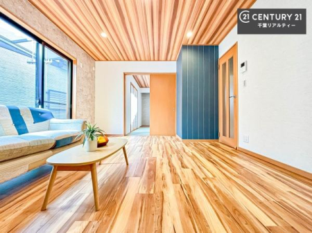 ���r���O �S�n�ǂ����r���O�͉Ƒ������R�ƏW�܂�܂��B�Ƒ��c�R�̎��Ԃ����������ł��B���Ƒ��ƁA����w�[���������Ԃ��߂��������ł��ˁB