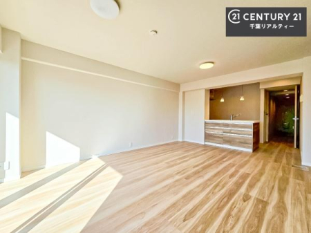 ���r���O ��؂ȉƑ����W�܂邩�炱��LDK�ɂ͂�����肽���B
�q�����������C�ɏ΂��Ȃ��瑖�����Ă���p�����������u�L���Ƃɂ��ėǂ������v�Ǝv���u�Ԃł��B