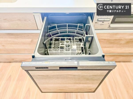 �L�b�`�� �H��@�t���̃L�b�`���ł��I�Z���������r��h�~�Ƃ��đ�ϊ��􂷂�֗��Ȏd�l�ł��I�r���g�C���Ȃ̂ŃL�b�`���̏ꏊ����炸�����X�y�[�X���L���g�����Ƃ��o���܂��I