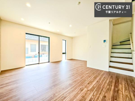 ���r���O �傫�ȑ����炽���Ղ�̗z���������閾�邢���r���O�B�J�����̂��郊�r���O�ŉƑ��c���̂��났�̎��Ԃ��߂����܂��I