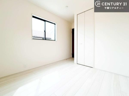 �m�� �L�x�Ȏ��[�X�y�[�X�ŁA�Z��Ԃ�������B
��������}���A��������Ԃ�ۂĂ���[�[���̏Z�܂��ł��B