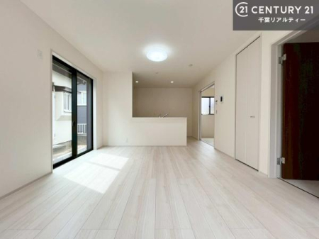 ���r���O �D�����z���܂肪���r���O����ł���ċ��S�n�̗ǂ���Ԃ����o���Ă���܂��I
���났�̎��Ԃ��߂����܂��I