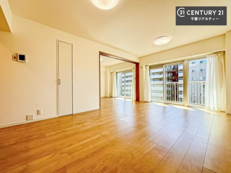 ���r���O �傫�ȑ����炽���Ղ�̗z���������閾�邢���r���O�B�J�����̂��郊�r���O�ŉƑ��c���̂��났�̎��Ԃ��߂����܂��I�����w�\�ł��I���񌻒n�ŗz������Ȃǂ��̊����������܂��I