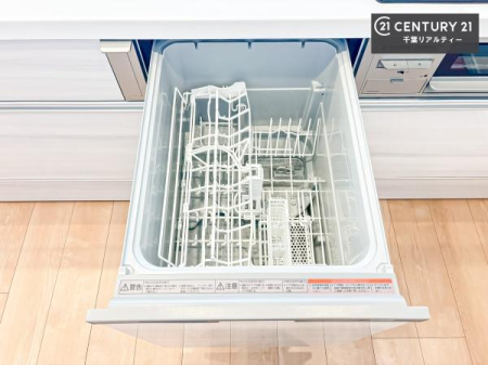 �L�b�`�� �H��@�t���̃L�b�`���ł��I�Z���������r��h�~�Ƃ��đ�ϊ��􂷂�֗��Ȏd�l�ł��I�r���g�C���Ȃ̂ŃL�b�`���̏ꏊ����炸�����X�y�[�X���L���g�����Ƃ��o���܂��I