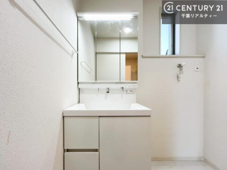 ���ʑ�E���ʏ� �O�ʋ��d�l�̐��ʏ��́A�g�����Ȃ݂����₷������I���͎��[�ɂȂ��Ă��܂��B�h���C���[�₨���ϓ����Еt������̂Ő��ʑ������X�b�L���ƌ����邱�Ƃ��o���܂��I