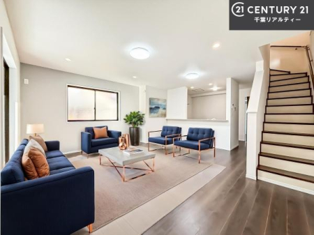 ���r���O �Ƌ��CG�p�[�X�ł��B�J�����̂���L�XLDK�I�\�t�@�[��_�C�j���O�e�[�u����u���Ă������ɂȂ�Ȃ��̂ŉ��K�ɉ߂����܂��I�R�~���j�P�[�V���������₷�����r���O�ł��I