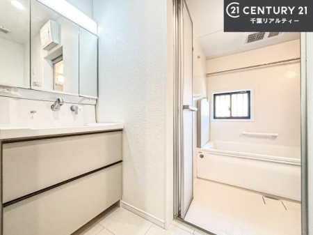 ���ʑ�E���ʏ� �O�ʋ��d�l�̐��ʏ��́A�g�����Ȃ݂����₷������I���͎��[�ɂȂ��Ă��܂��B�h���C���[�₨���ϓ����Еt������̂Ő��ʑ������X�b�L���ƌ����邱�Ƃ��o���܂��I