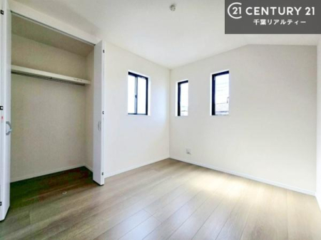 �q������ ���[�X�y�[�X�����Ă��܂��I�������X�b�L�����ڂ��鎖���ł��܂��ˁB
�Ƌ��I�΂Ȃ��V���v���ȃf�U�C���ׁ̈A�Ƌ��I�΂����C�ɓ���̋�ԍ�肪�ł������ł��ˁB