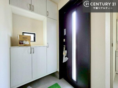 ���� �V���[�Y�{�b�N�X�t���B���ւ��Еt�����|�������₷���ł��I
�X�b�L���������ւŌ˂��J�����u�ԁA�������̂���S�n������Ԃ��o�}���Ă���܂��B