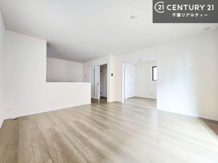 ���r���O �S�n�ǂ����r���O�͉Ƒ������R�ƏW�܂�܂��B�Ƒ��c�R�̎��Ԃ����������ł��B���Ƒ��ƁA����w�[���������Ԃ��߂��������ł��ˁB