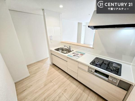 �L�b�`�� ��Ƃ肠�钲���X�y�[�X�ō�Ƃ����₷�����K�ȃL�b�`���ł��I
���q�l�ƈꏏ�ɂ��َq������y���߂�L�X�X�y�[�X�ł��B�y�����������ԂɂȂ肻���ł��ˁI