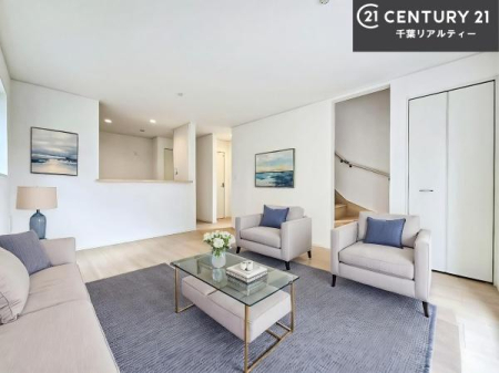 ���r���O �Ƌ��CG�p�[�X�ł��B�J�����̂���L�XLDK�I�\�t�@�[��_�C�j���O�e�[�u����u���Ă������ɂȂ�Ȃ��̂ŉ��K�ɉ߂����܂��I�R�~���j�P�[�V���������₷�����r���O�ł��I