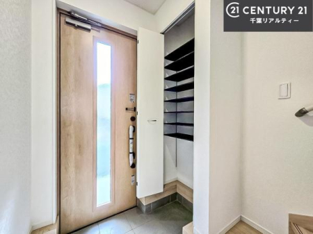 ���� �V���[�Y�{�b�N�X�t���B���ւ��Еt�����|�������₷���ł��I
�X�b�L���������ւŌ˂��J�����u�ԁA�������̂���S�n������Ԃ��o�}���Ă���܂��B