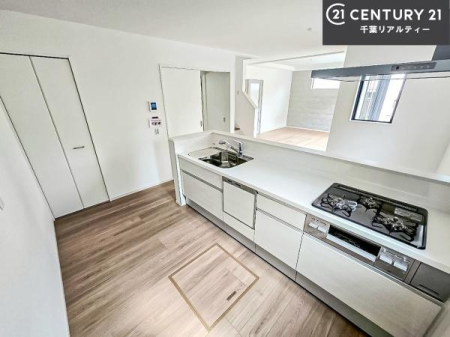 �L�b�`�� ��Ƃ肠�钲���X�y�[�X�ō�Ƃ����₷�����K�ȃL�b�`���ł��I
���q�l�ƈꏏ�ɂ��َq������y���߂�L�X�X�y�[�X�ł��B�y�����������ԂɂȂ肻���ł��ˁI