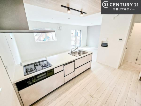 �L�b�`�� ��Ƃ肠�钲���X�y�[�X�ō�Ƃ����₷�����K�ȃL�b�`���ł��I
���q�l�ƈꏏ�ɂ��َq������y���߂�L�X�X�y�[�X�ł��B�y�����������ԂɂȂ肻���ł��ˁI