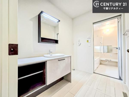 ���ʑ�E���ʏ� �g�Ȃ�𐮂�����ʏ��́A���������厖�ł��I������̐������̂��镵�͋C�����o�I�C�����悭���g�����������܂��B�L�X�����X�y�[�X���������ł��ˁI
