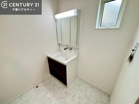 ���ʑ�E���ʏ� �O�ʋ��d�l�̐��ʏ��́A�g�����Ȃ݂����₷������I���͎��[�ɂȂ��Ă��܂��B�h���C���[�₨���ϓ����Еt������̂Ő��ʑ������X�b�L���ƌ����邱�Ƃ��o���܂��I