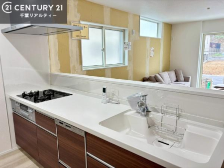 �L�b�`�� ��l�C�̑Ζʎ��V�X�e���L�b�`�����̗p���Ă��܂��I���Ƒ��̃R�~���j�P�[�V���������R�Ƒ�����݌v�ł��B
���q�l�ɂ��ڂ��͂��̂Ŋ������ł��ˁI�L�X�g���ĉ��K�ō�Ƃ��i�݂܂��B