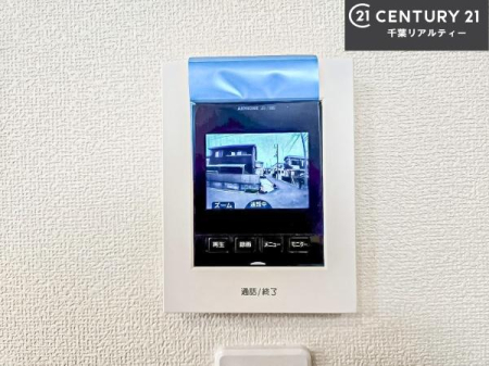 ���̑����� TV���j�^�[�t���C���^�[�z��������A�K��҂��f���Ŋm�F���Ă���Ή��ł��邽�߁A�h�Ɩʂ����S�ł��B���q�l�̂�����Ԏ��ɂ��S�����A���Ƒ��̈��S�E���S�ȕ�炵���T�|�[�g���܂��B