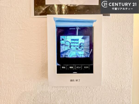 ���̑����� TV���j�^�[�t���C���^�[�z��������A�K��҂��f���Ŋm�F���Ă���Ή��ł��邽�߁A�h�Ɩʂ����S�ł��B���q�l�̂�����Ԏ��ɂ��S�����A���Ƒ��̈��S�E���S�ȕ�炵���T�|�[�g���܂��B