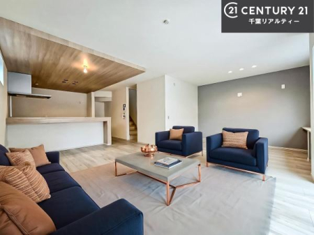 ���r���O �Ƌ��CG�p�[�X�ł��B�J�����̂���L�XLDK�I�\�t�@�[��_�C�j���O�e�[�u����u���Ă������ɂȂ�Ȃ��̂ŉ��K�ɉ߂����܂��I�R�~���j�P�[�V���������₷�����r���O�ł��I