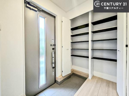 ���� �V���[�Y�{�b�N�X�t���B���ւ��Еt�����|�������₷���ł��I
�X�b�L���������ւŌ˂��J�����u�ԁA�������̂���S�n������Ԃ��o�}���Ă���܂��B