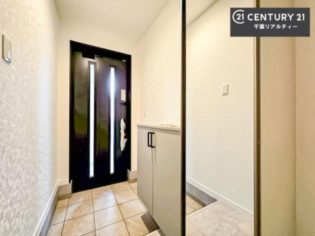 ���� �V���[�Y�{�b�N�X�t���Ȃ̂ŁA���ւ��Еt�����|�������₷���ł��I
�X�b�L���������ւŌ˂��J�����u�ԁA�������̂���S�n������Ԃ��o�}���Ă���܂��B