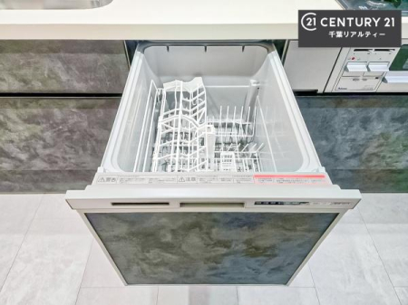 �L�b�`�� �H��@�t���̃L�b�`���ł��I�Z���������r��h�~�Ƃ��đ�ϊ��􂷂�֗��Ȏd�l�ł��I�r���g�C���Ȃ̂ŃL�b�`���̏ꏊ����炸�����X�y�[�X���L���g�����Ƃ��o���܂��I