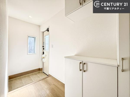 ���� �V���[�Y�{�b�N�X�t���Ȃ̂ŁA���ւ��Еt�����|�������₷���ł��I
�X�b�L���������ւŌ˂��J�����u�ԁA�������̂���S�n������Ԃ��o�}���Ă���܂��B