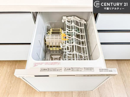 �L�b�`�� �H��@�t���̃L�b�`���ł��I�Z���������r��h�~�Ƃ��đ�ϊ��􂷂�֗��Ȏd�l�ł��I�r���g�C���Ȃ̂ŃL�b�`���̏ꏊ����炸�����X�y�[�X���L���g�����Ƃ��o���܂��I