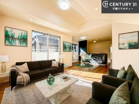 ���r���O �Ƌ��CG�p�[�X�ł��B�J�����̂���L�XLDK�I�\�t�@�[��_�C�j���O�e�[�u����u���Ă������ɂȂ�Ȃ��̂ŉ��K�ɉ߂����܂��I�R�~���j�P�[�V���������₷�����r���O�ł��I